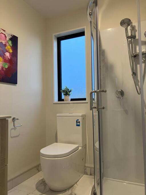 2-Bedroom Ensuite, Close To City, Comfortable, Accessible With Own Parking Крайстчърч Екстериор снимка