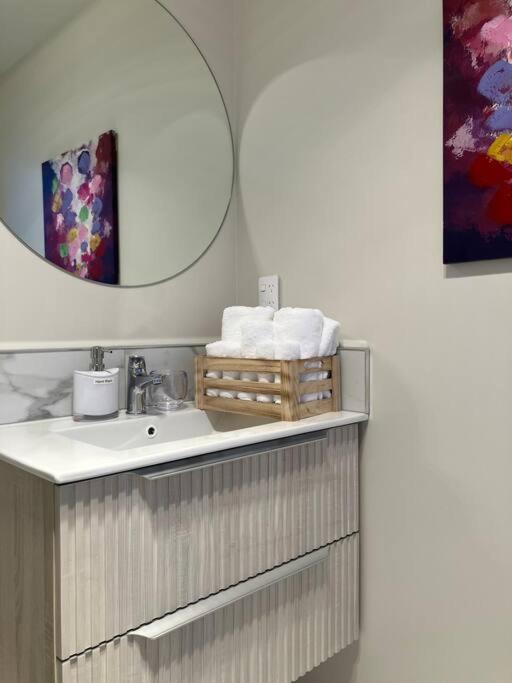 2-Bedroom Ensuite, Close To City, Comfortable, Accessible With Own Parking Крайстчърч Екстериор снимка