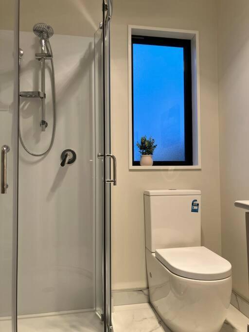 2-Bedroom Ensuite, Close To City, Comfortable, Accessible With Own Parking Крайстчърч Екстериор снимка